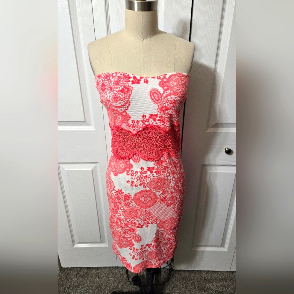 Janice Coral & White Floral Strapless Dress, Size Medium, Lace Mid-Drift, EUC